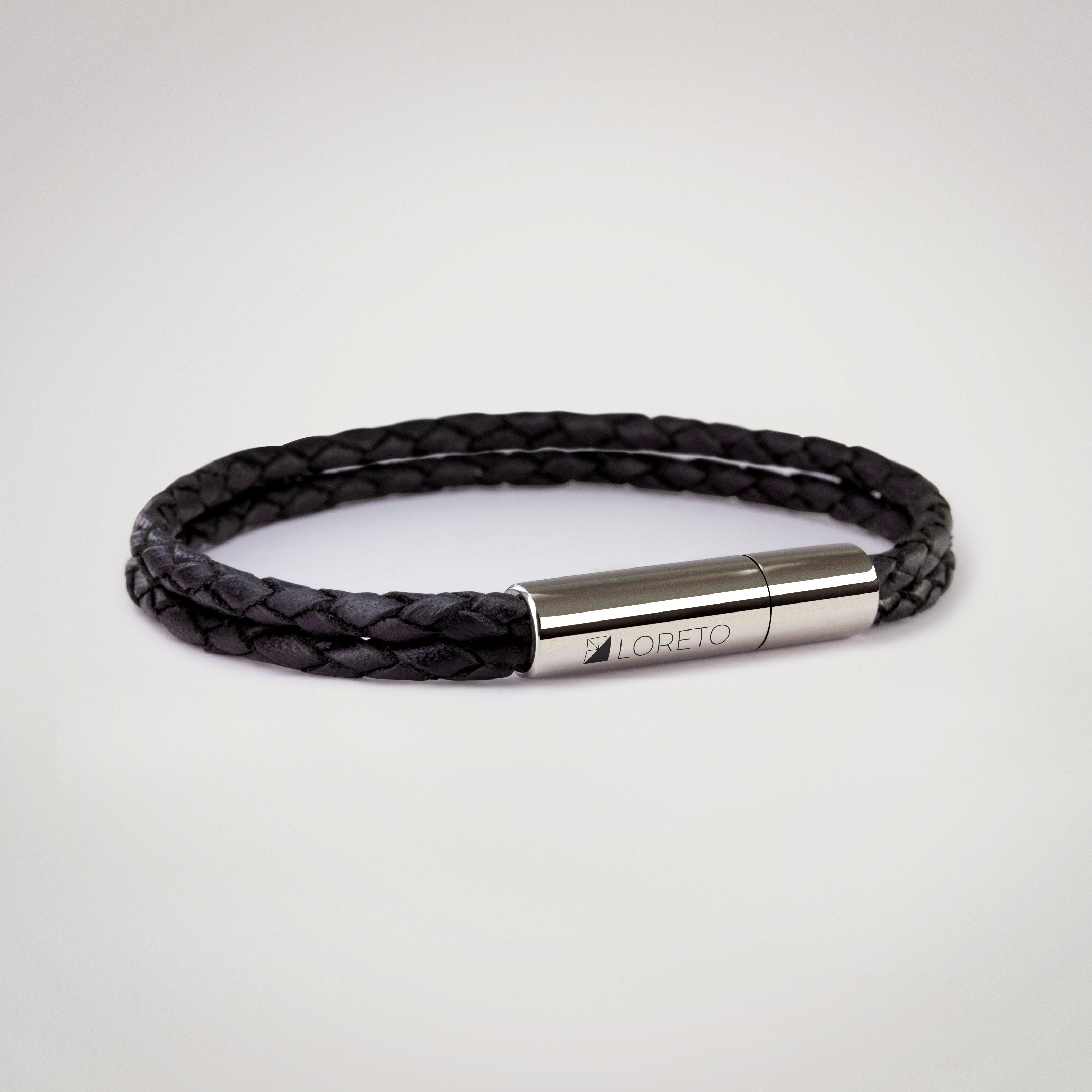 Pulsera trenza duo de cuero negro 100% argentino y titanio
