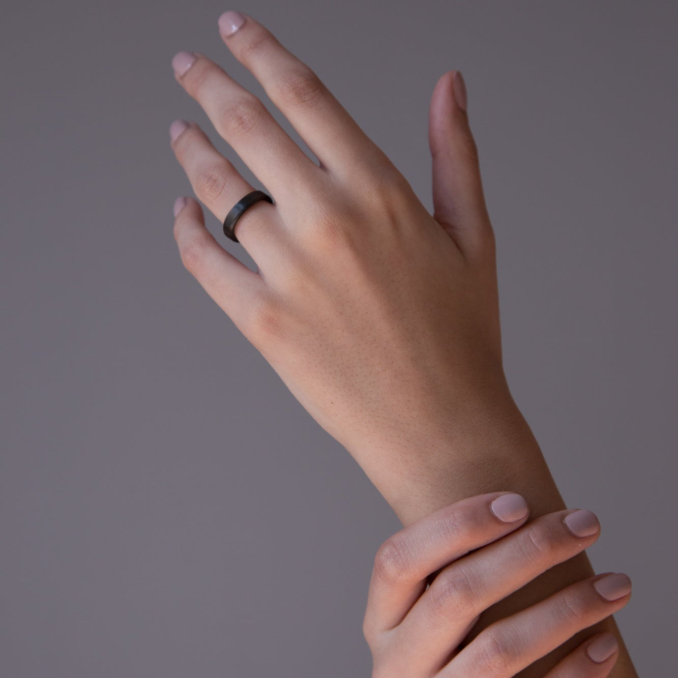 Anillo fibra de carbono cinta con cristal