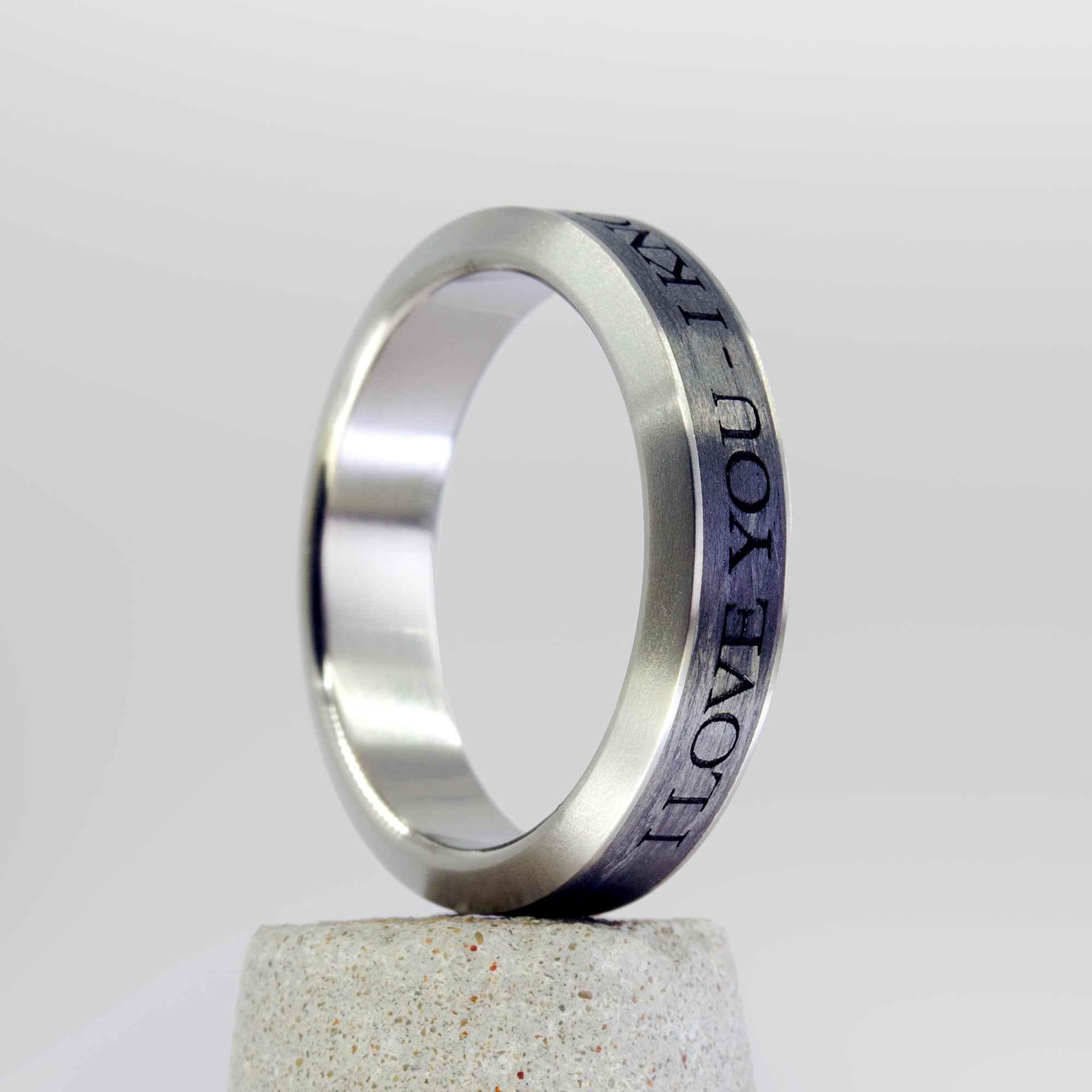 TITANIO Y FIBRA GRABADO