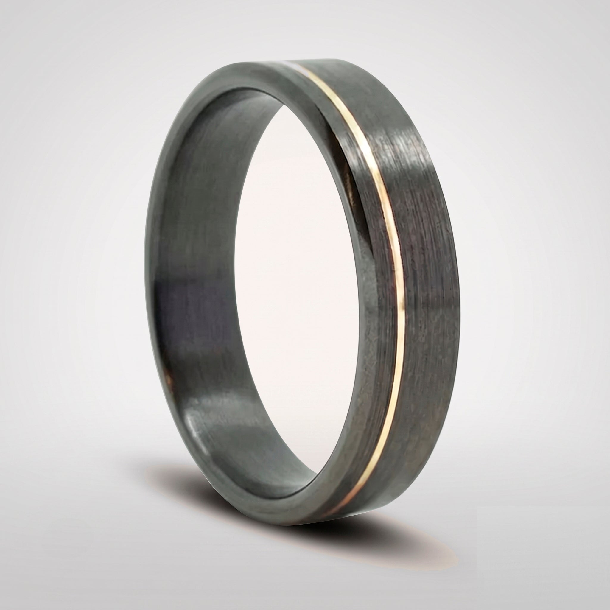 Anillo zirconio cepillado y oro 18k