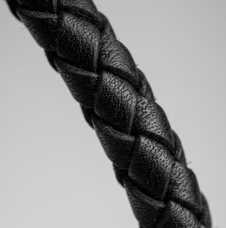 Pulsera trenza simple de cuero negro 100% argentino y titanio