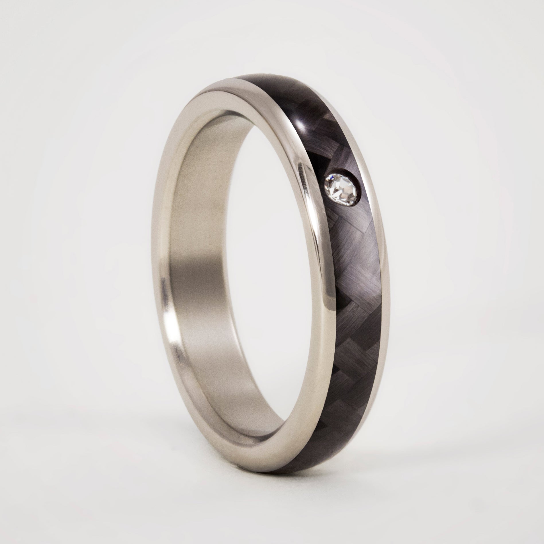 Anillo fibra de carbono twill y titanio con cristal