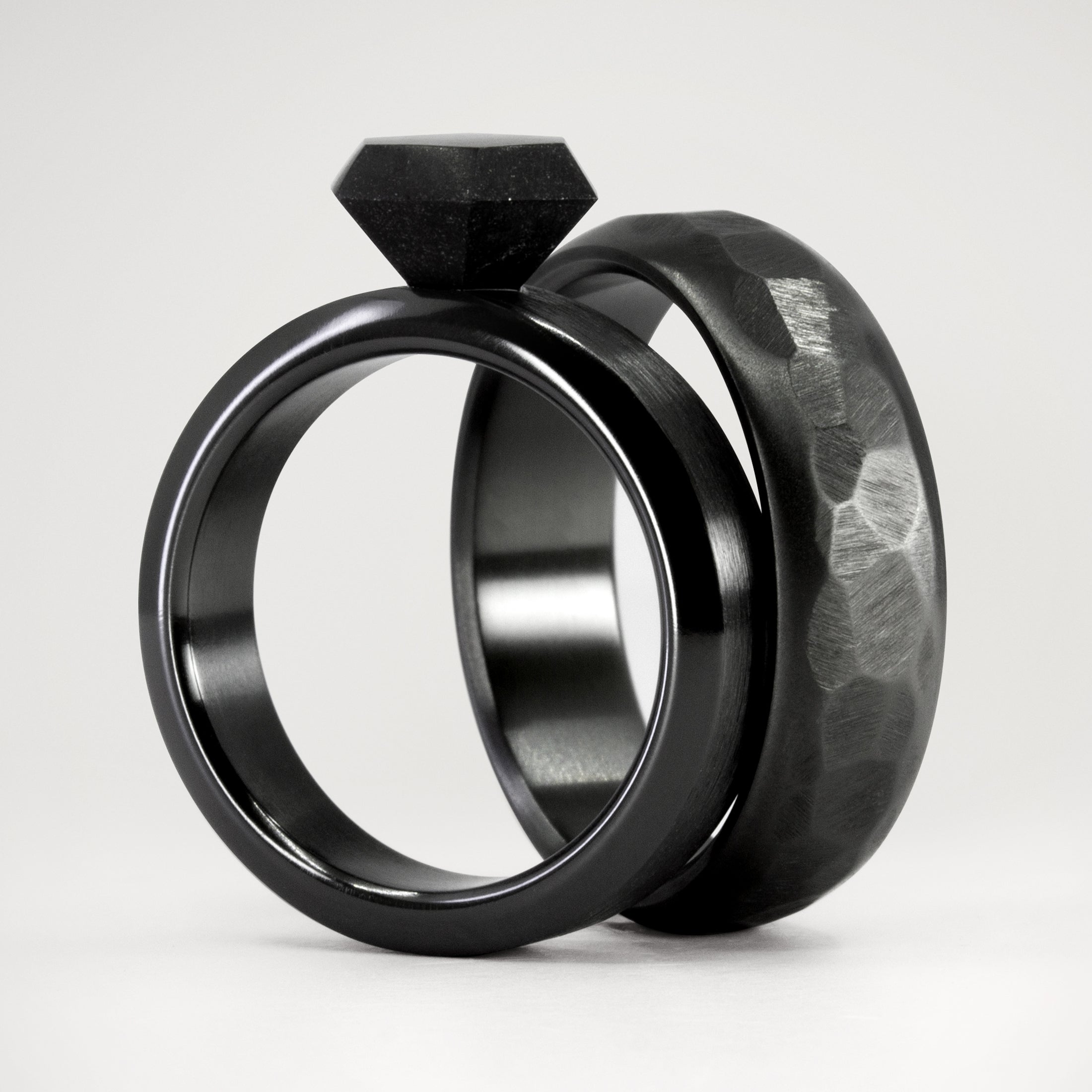 Set alianzas zirconio martillado con cepillado y diamante de grafito