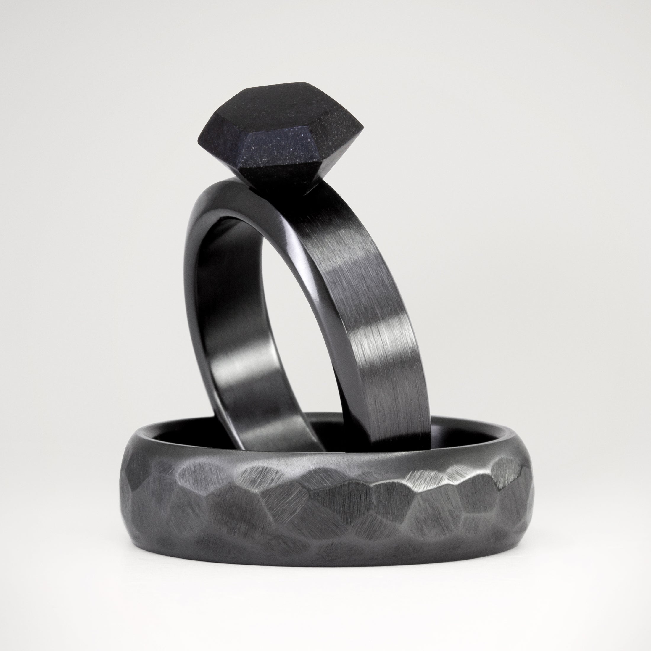 Set alianzas zirconio martillado con cepillado y diamante de grafito