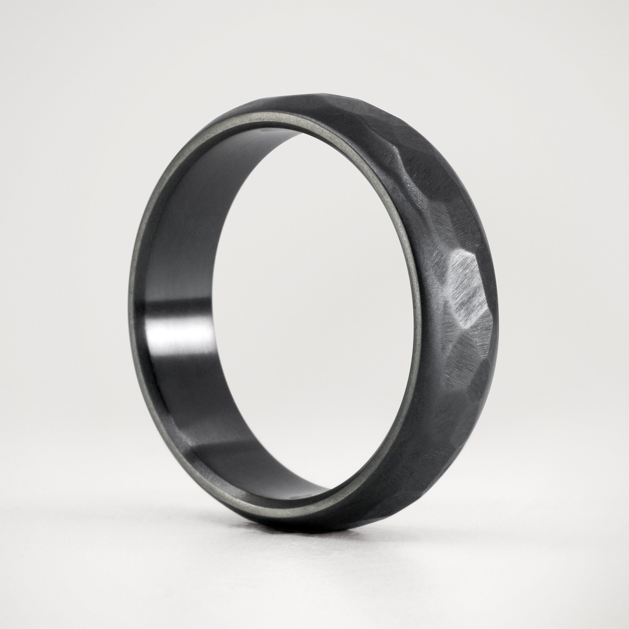 Set alianzas zirconio martillado con cepillado y diamante de grafito