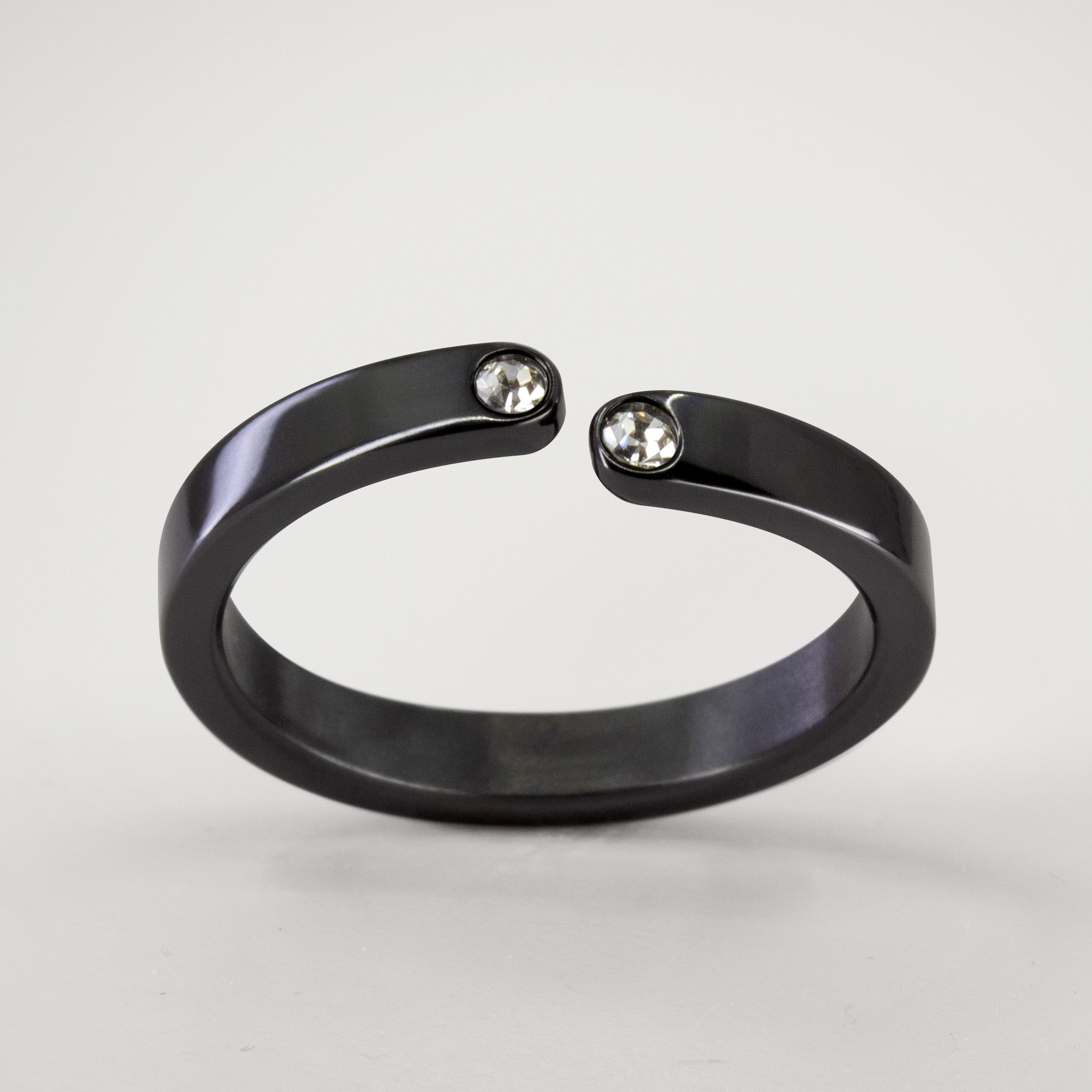 Anillo enlace zirconio cinta con 2 cristales blancos