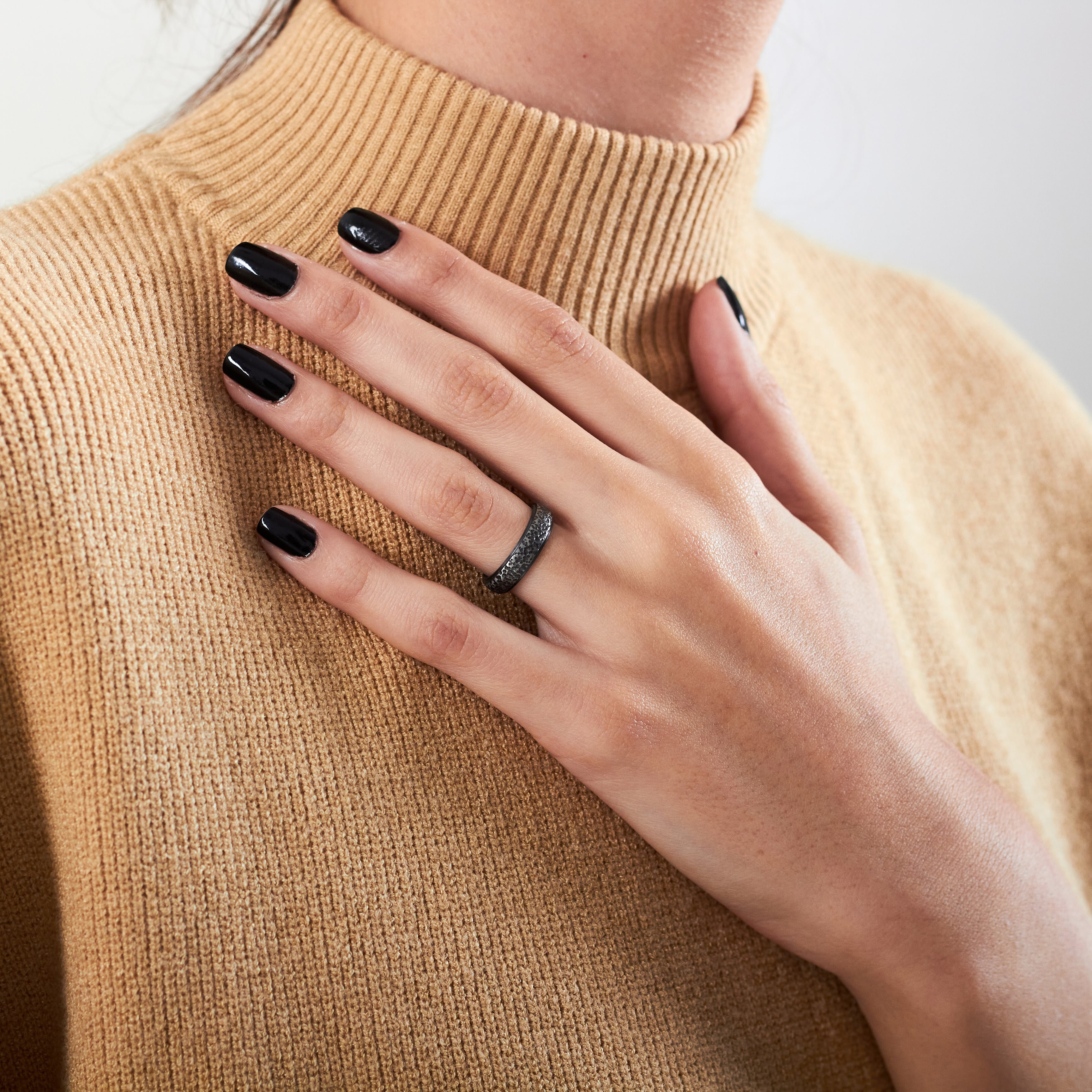 Anillo lunar zirconio negro