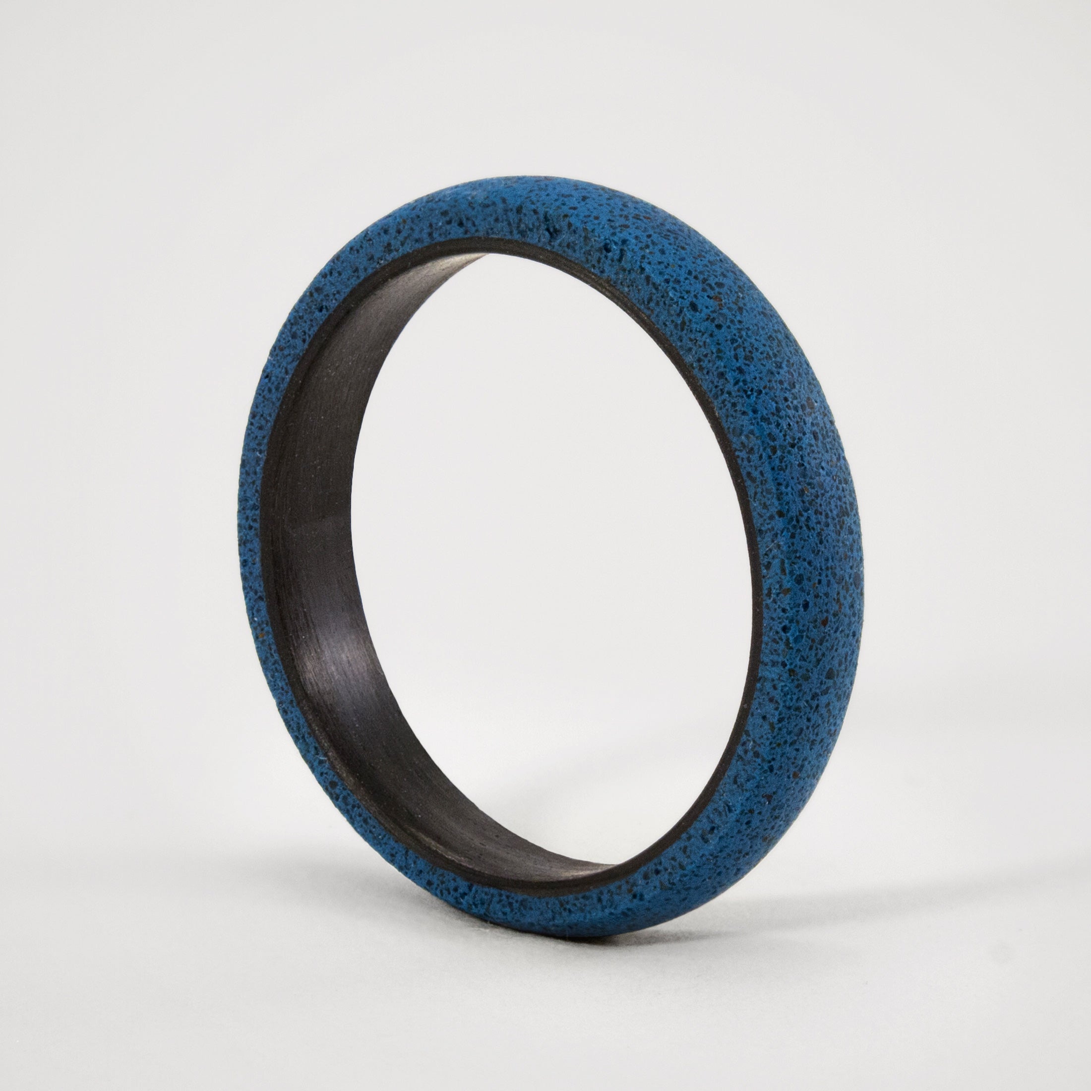 Anillo concreto azul