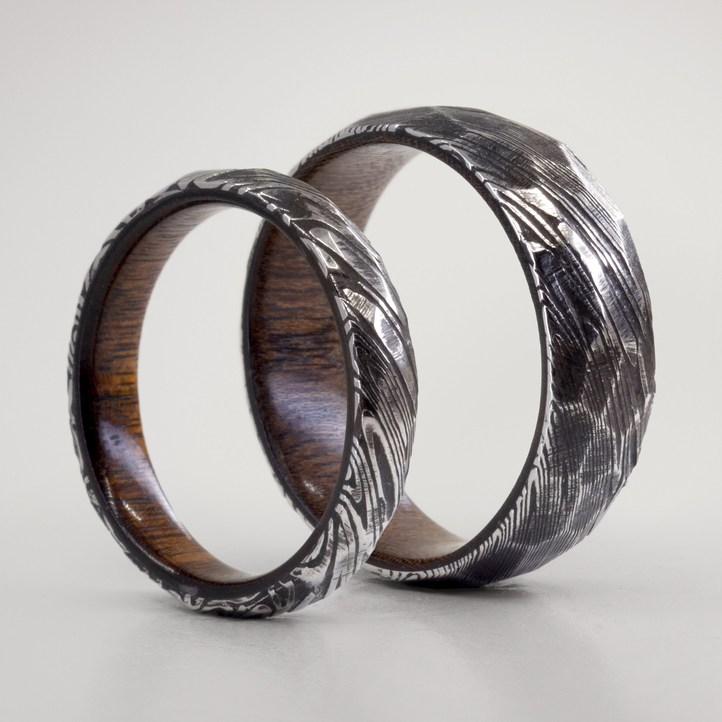 Set alianzas martilladas acero damasco y madera