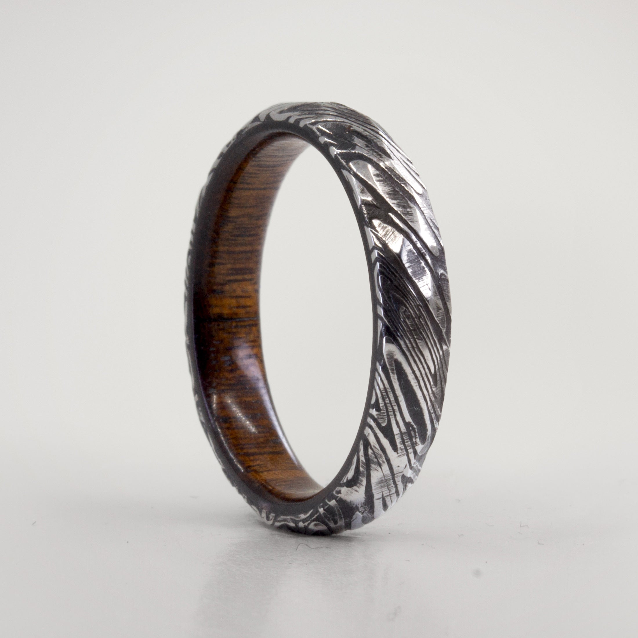 Set alianzas martilladas acero damasco y madera