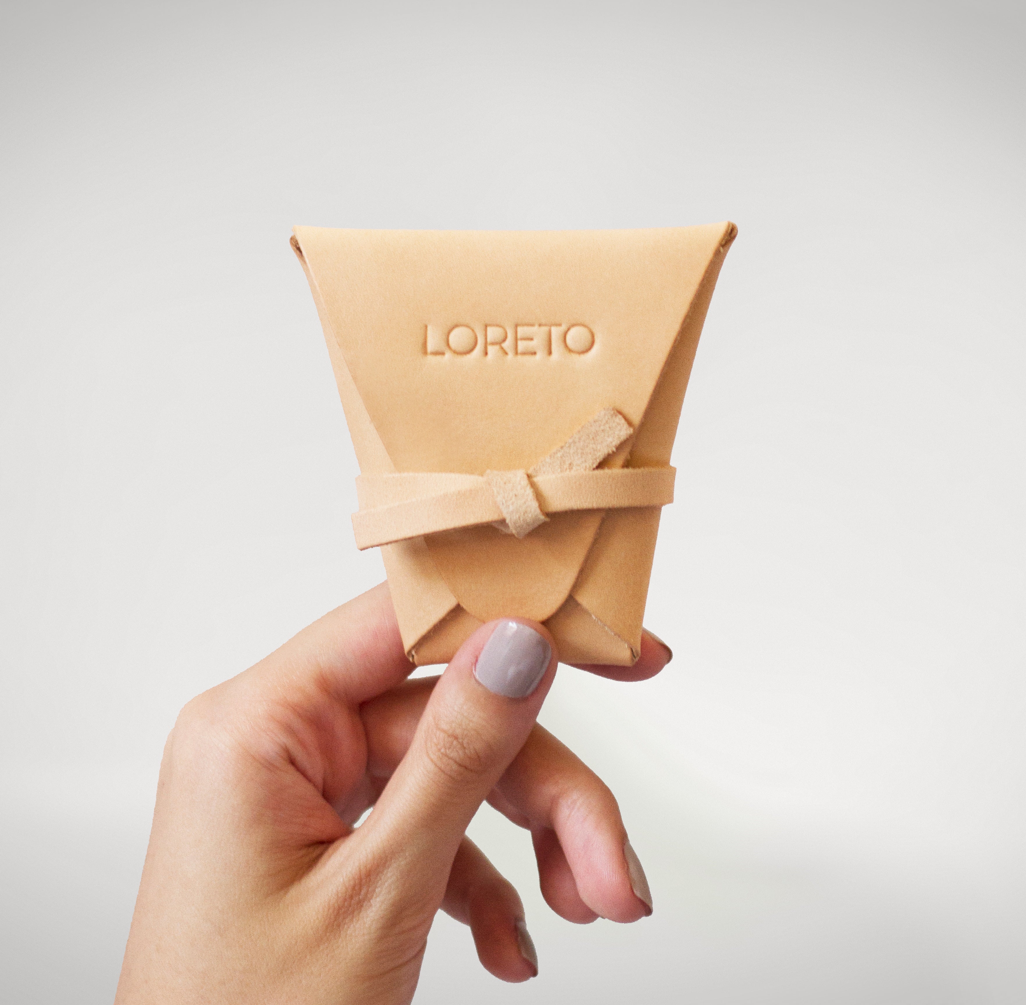 Anillo martillado acero damasco y madera