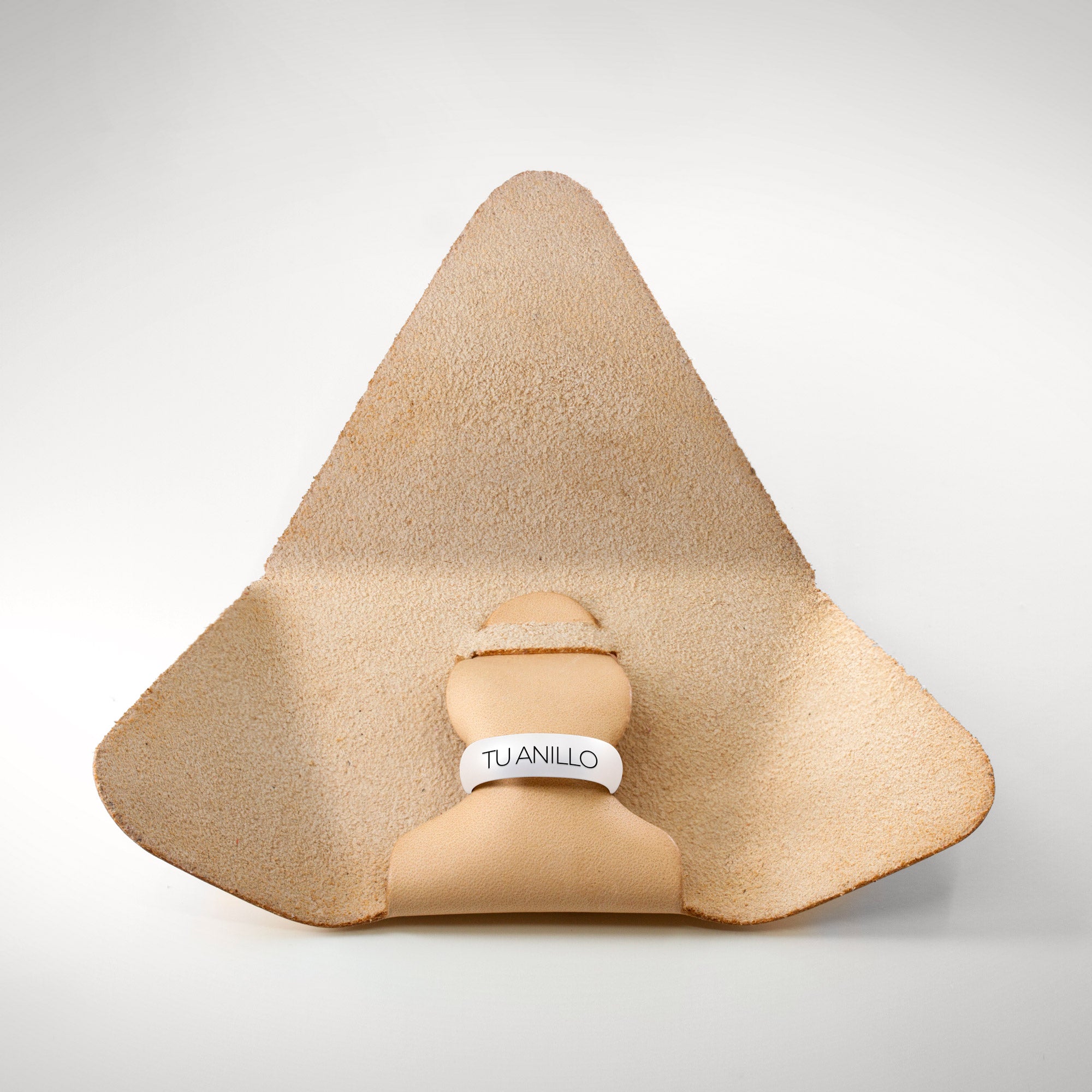 Anillo bajorrelieve bajorrelieve titanio pulido