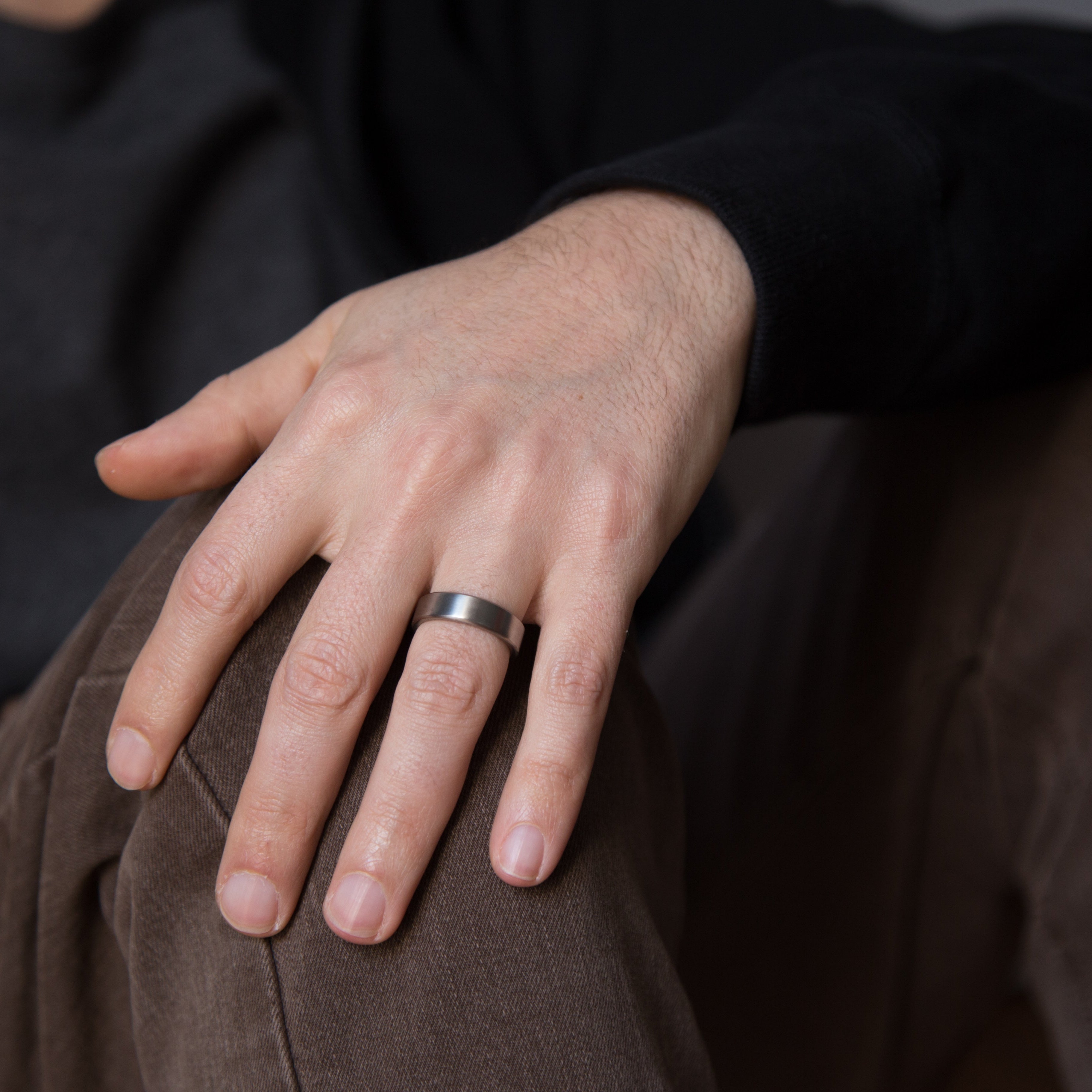 Set alianzas titanio mate planas