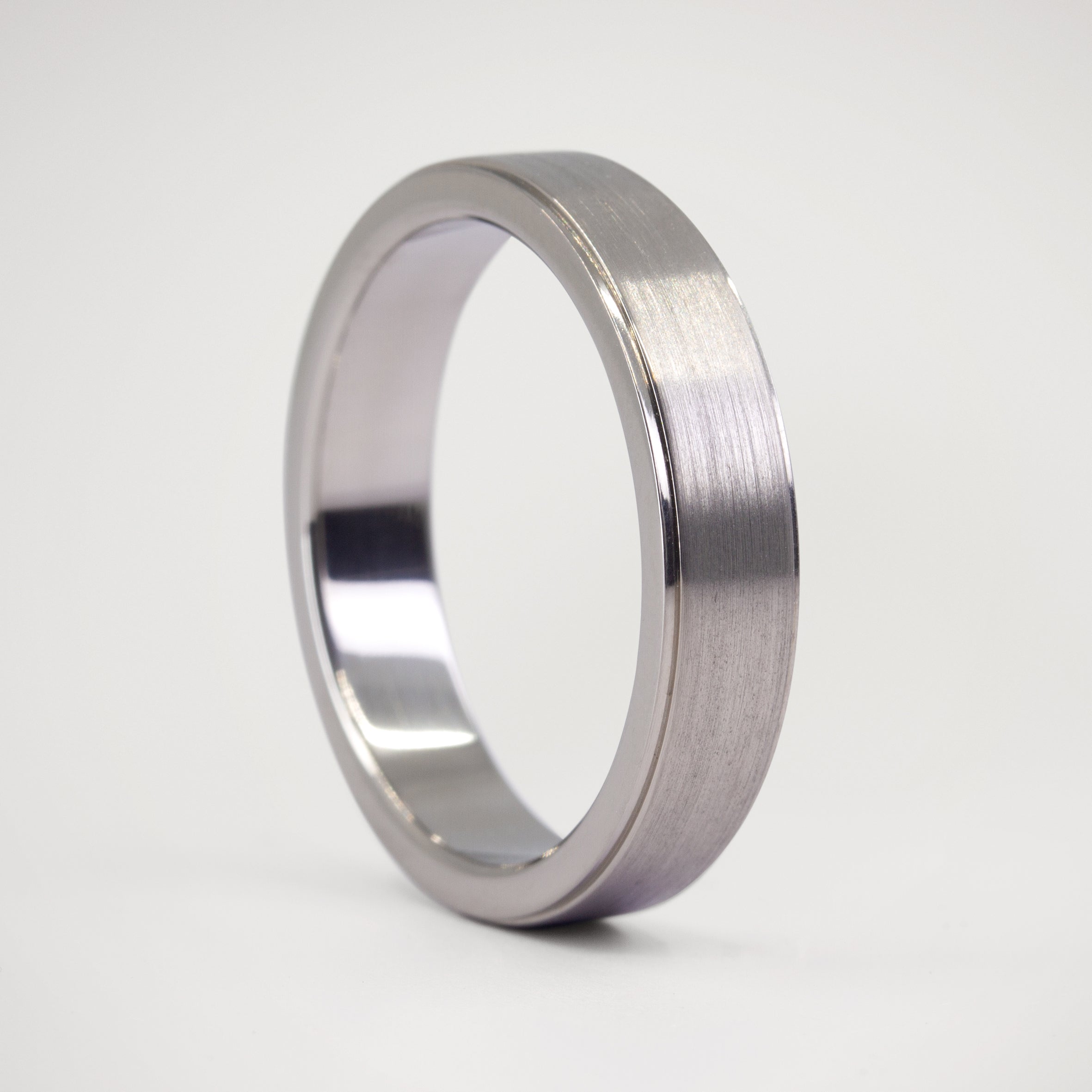 Anillo titanio cepillado