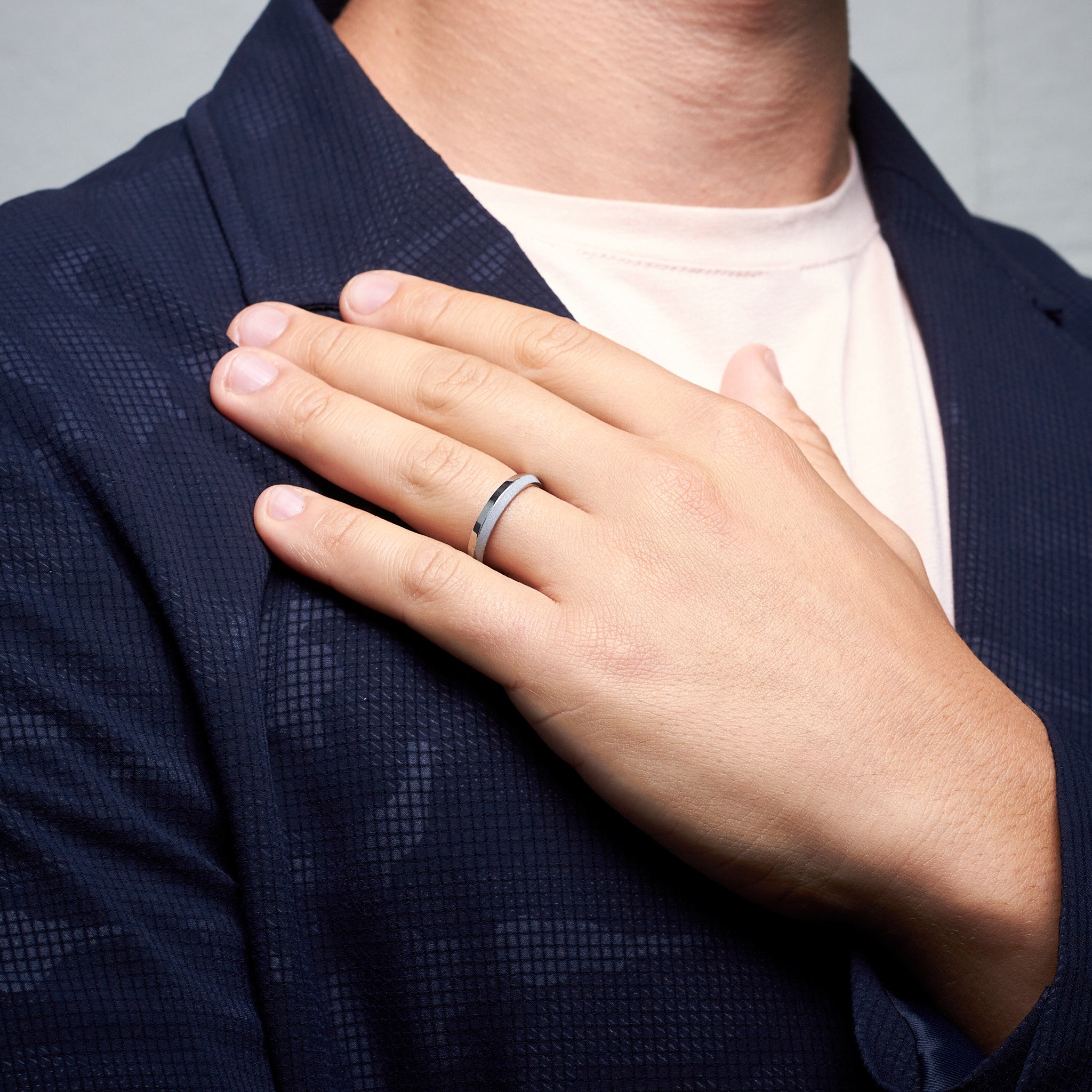 Anillo platillo de titanio