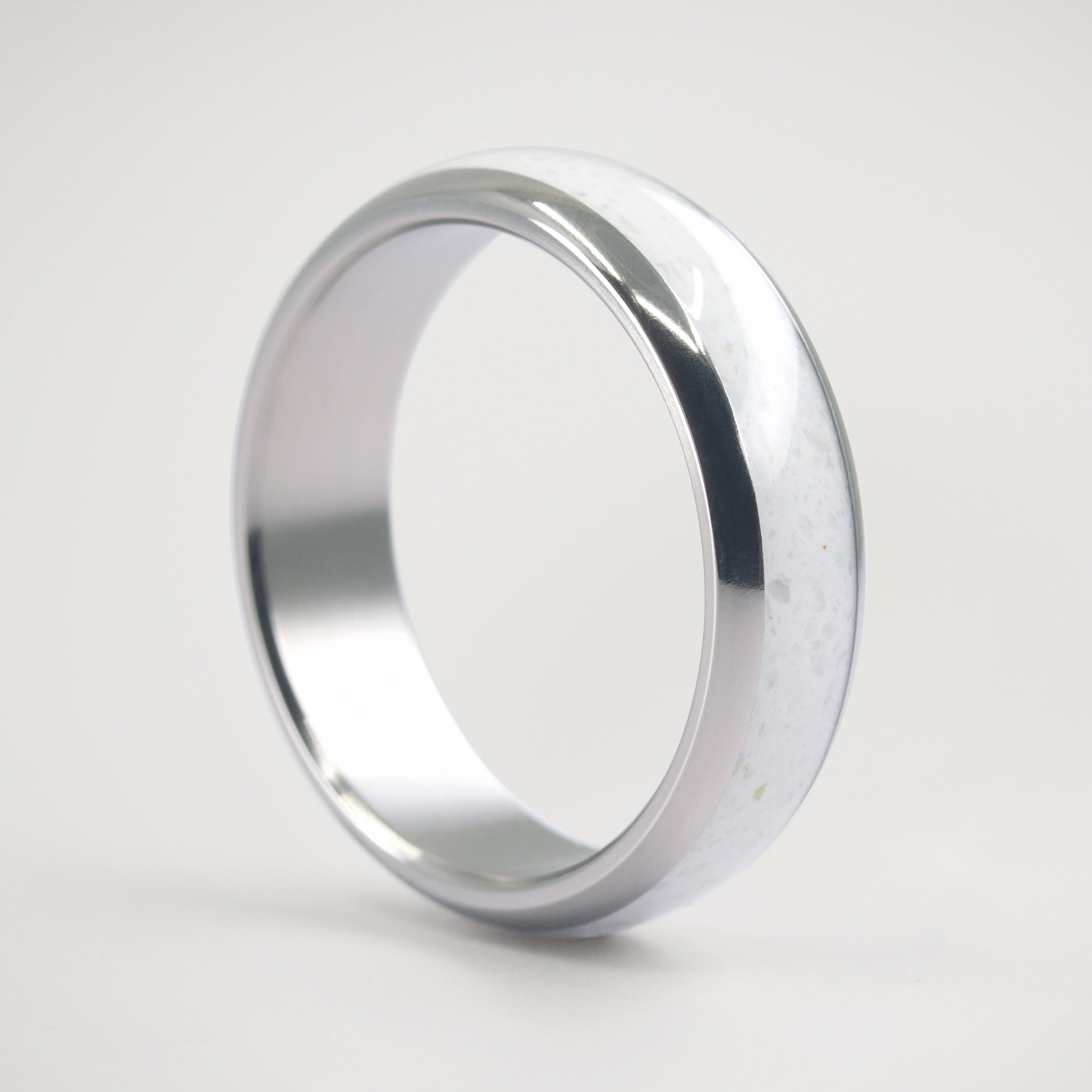 Anillo carrara media caña