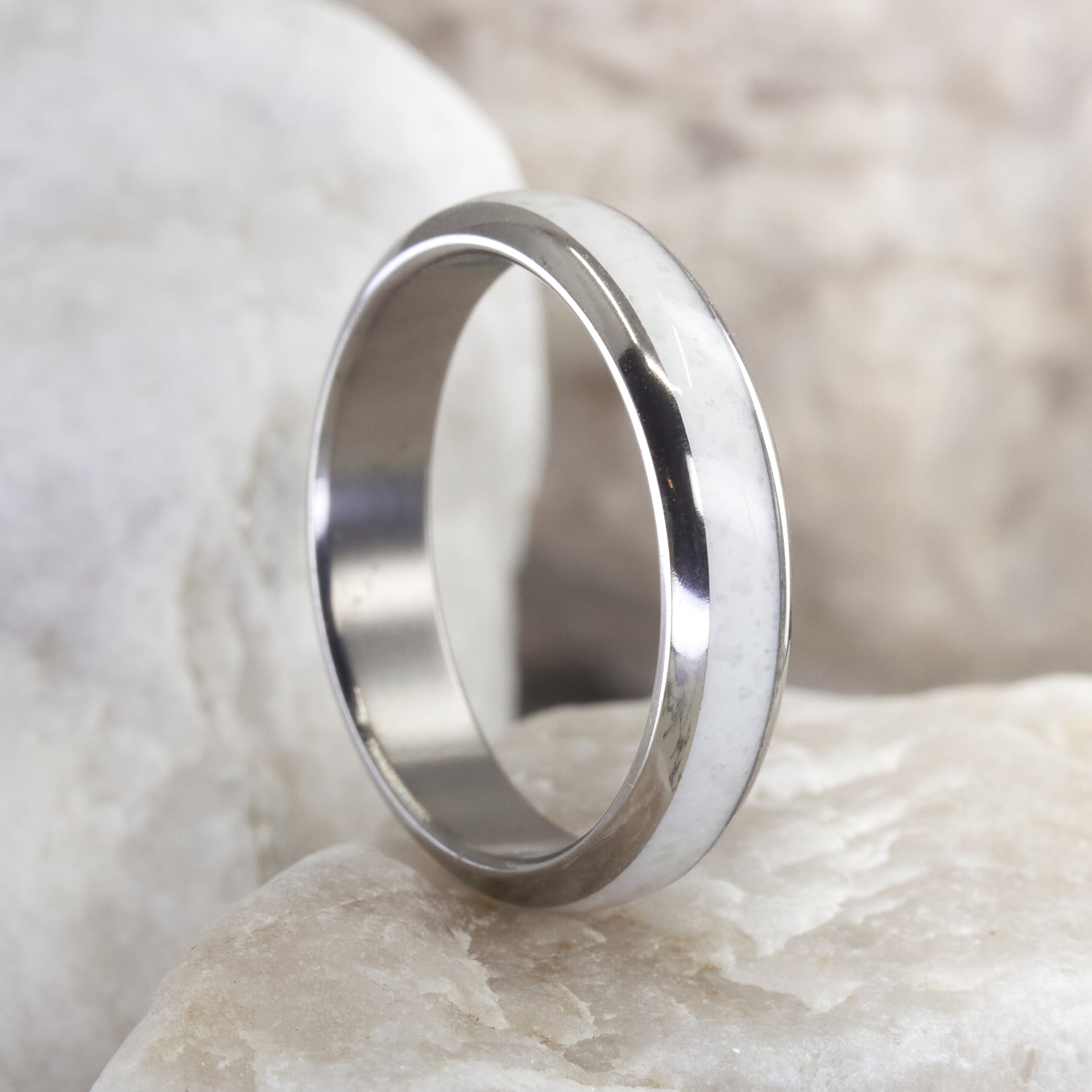 Anillo carrara media caña