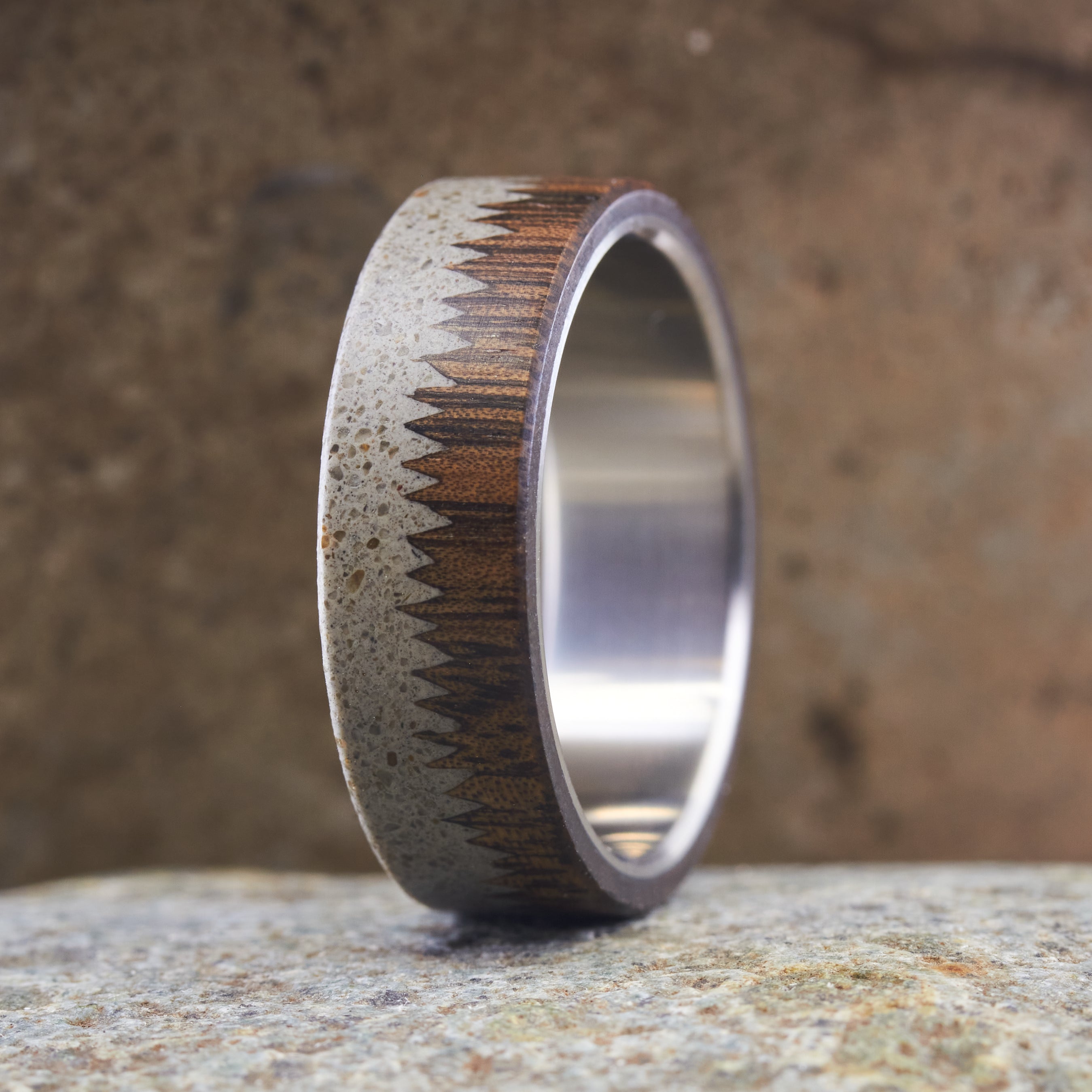 Anillo rústico madera, concreto y titanio - 📣 SALE