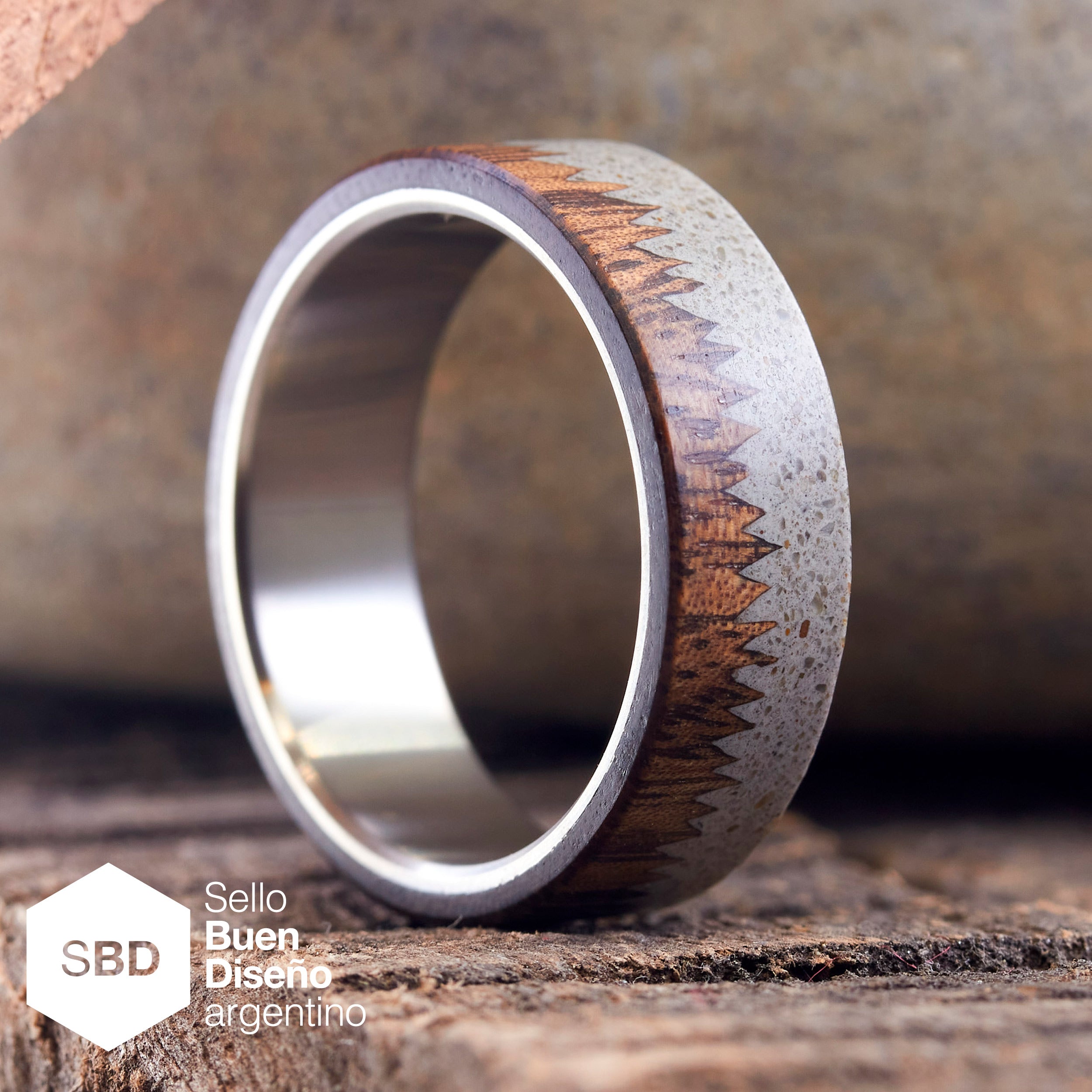 Anillo rústico madera, concreto y titanio
