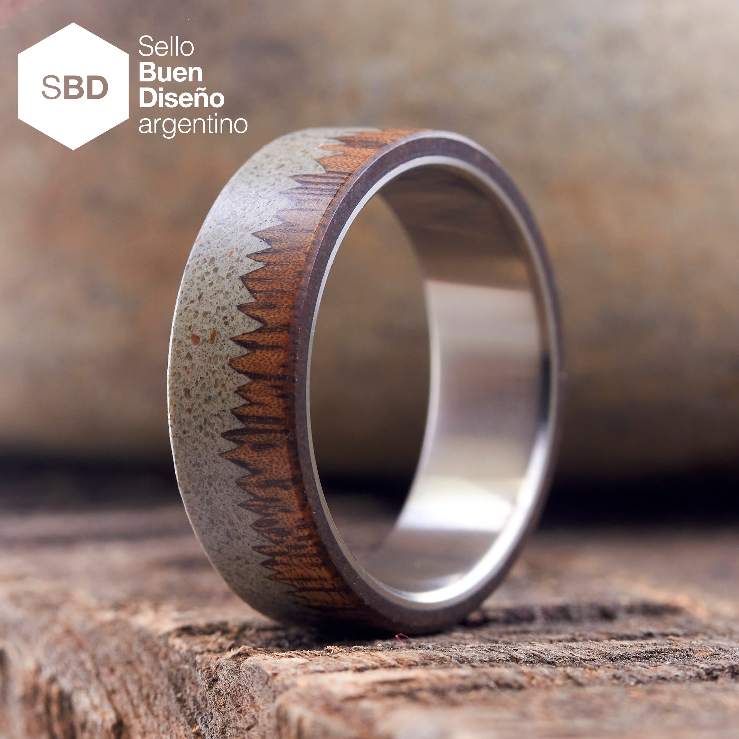 Anillo rústico madera, concreto y titanio