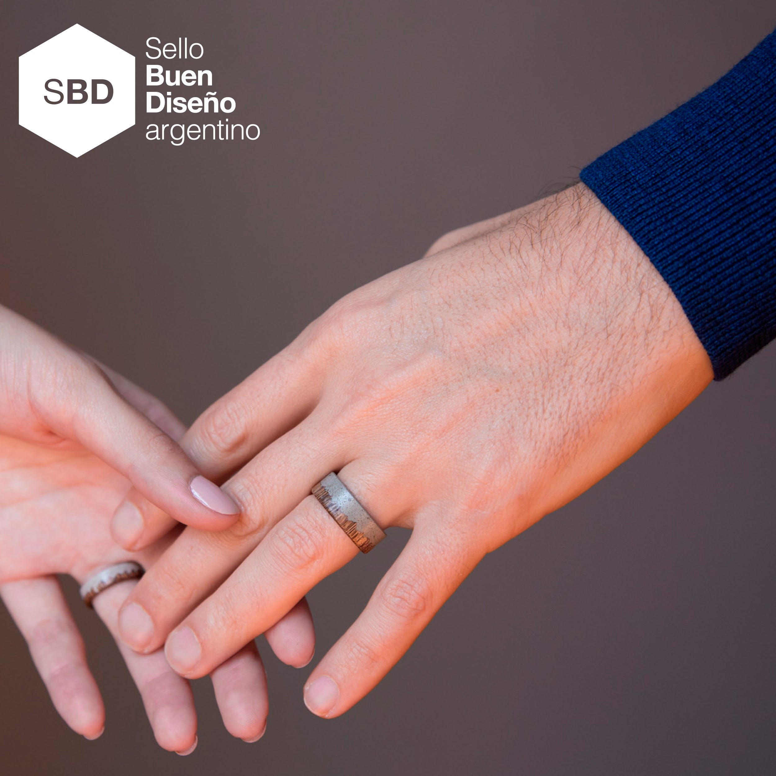 Anillo rústico madera, concreto y titanio