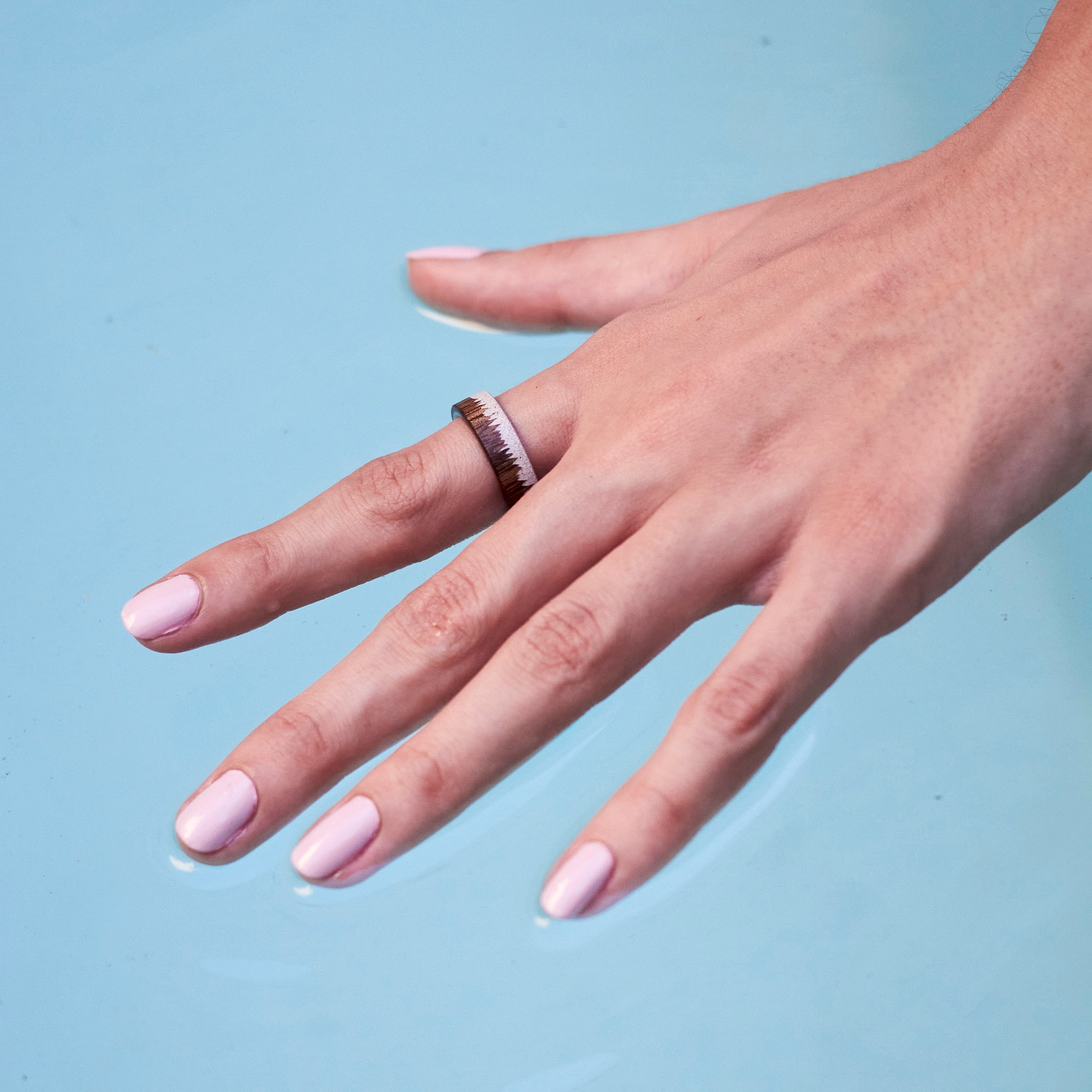 Anillo maniac en concreto, lapacho y titanio