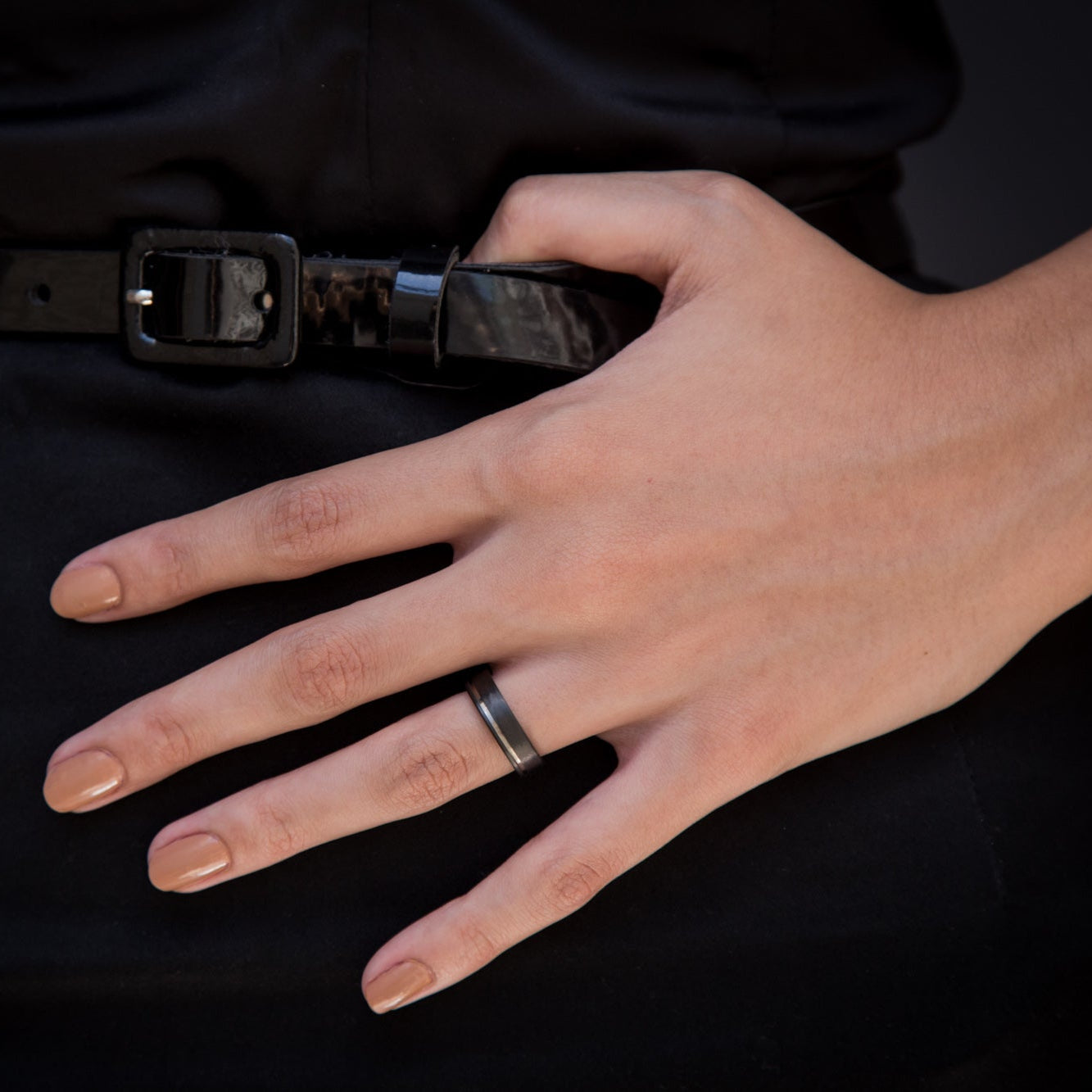 Set alianzas bajorrelieve carbon y titanio