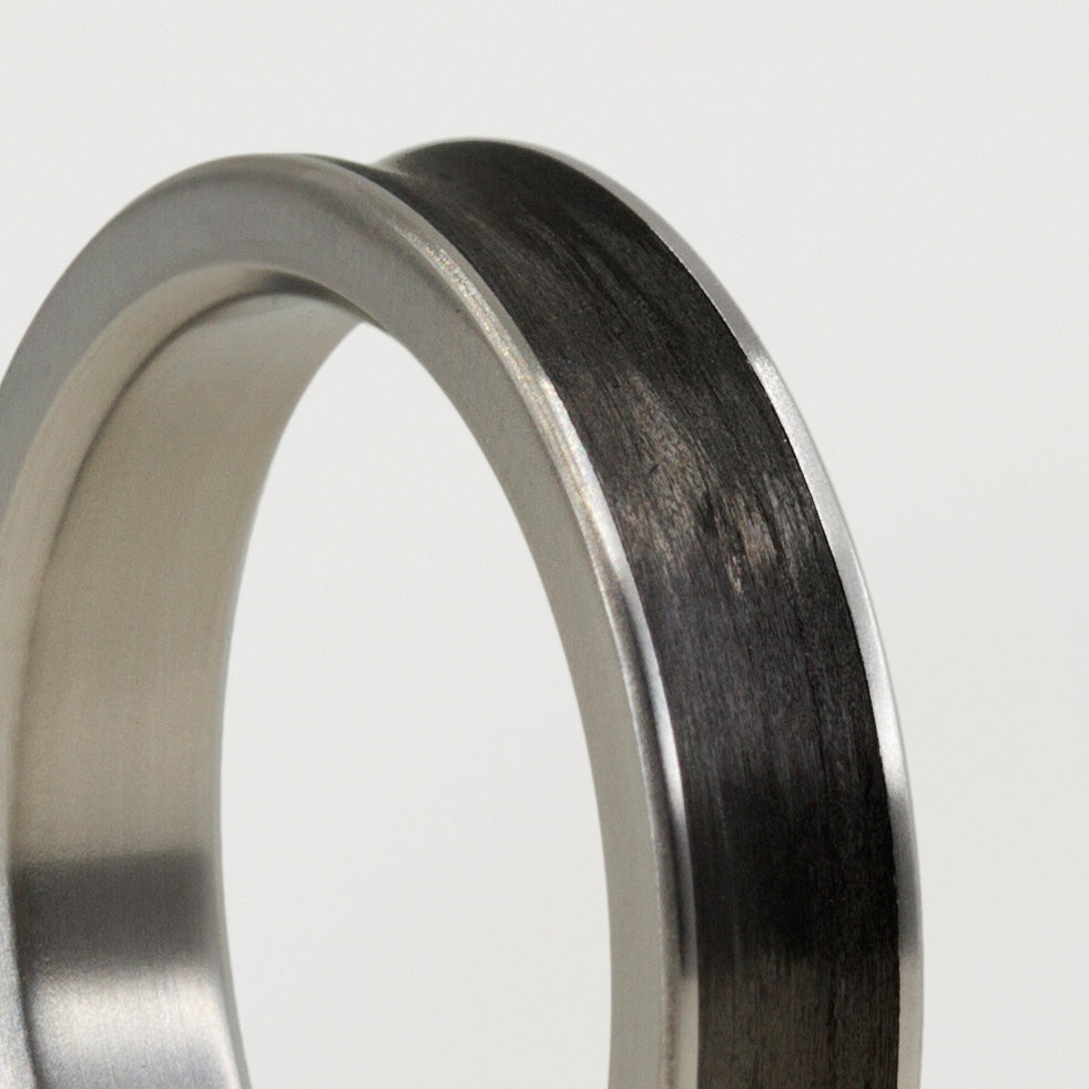 Anillo cóncavo fibra de carbono y titanio