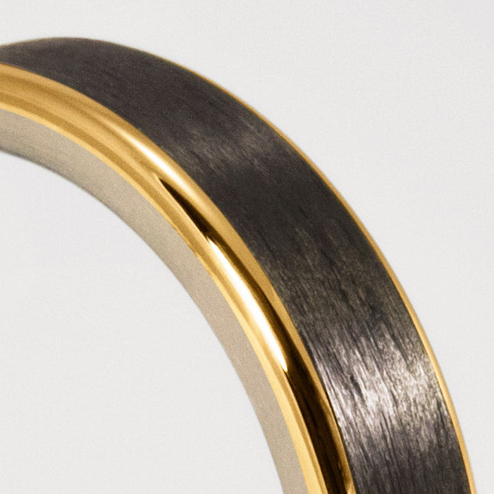 Anillo oro, carbon y titanio