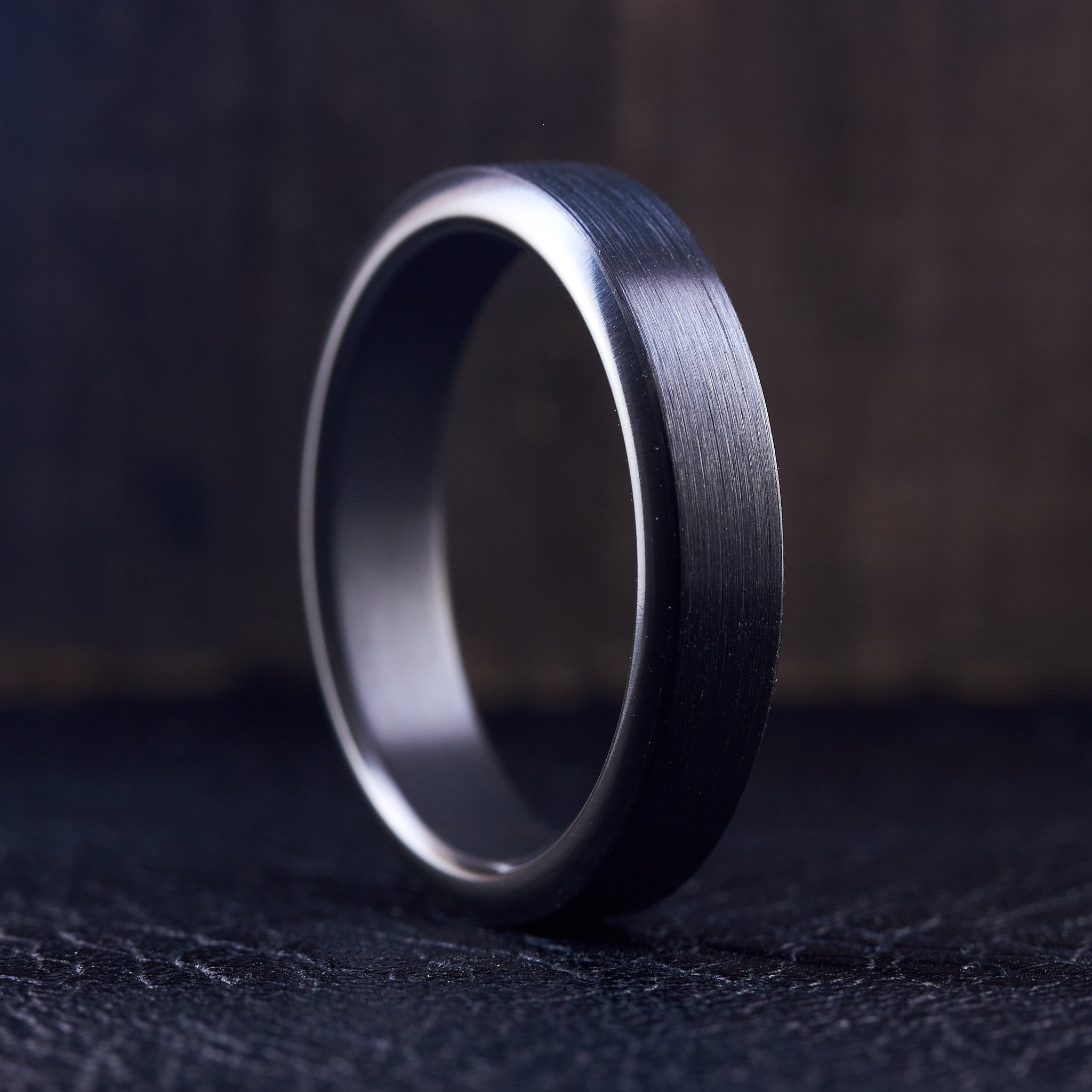 Anillo zirconio cepillado