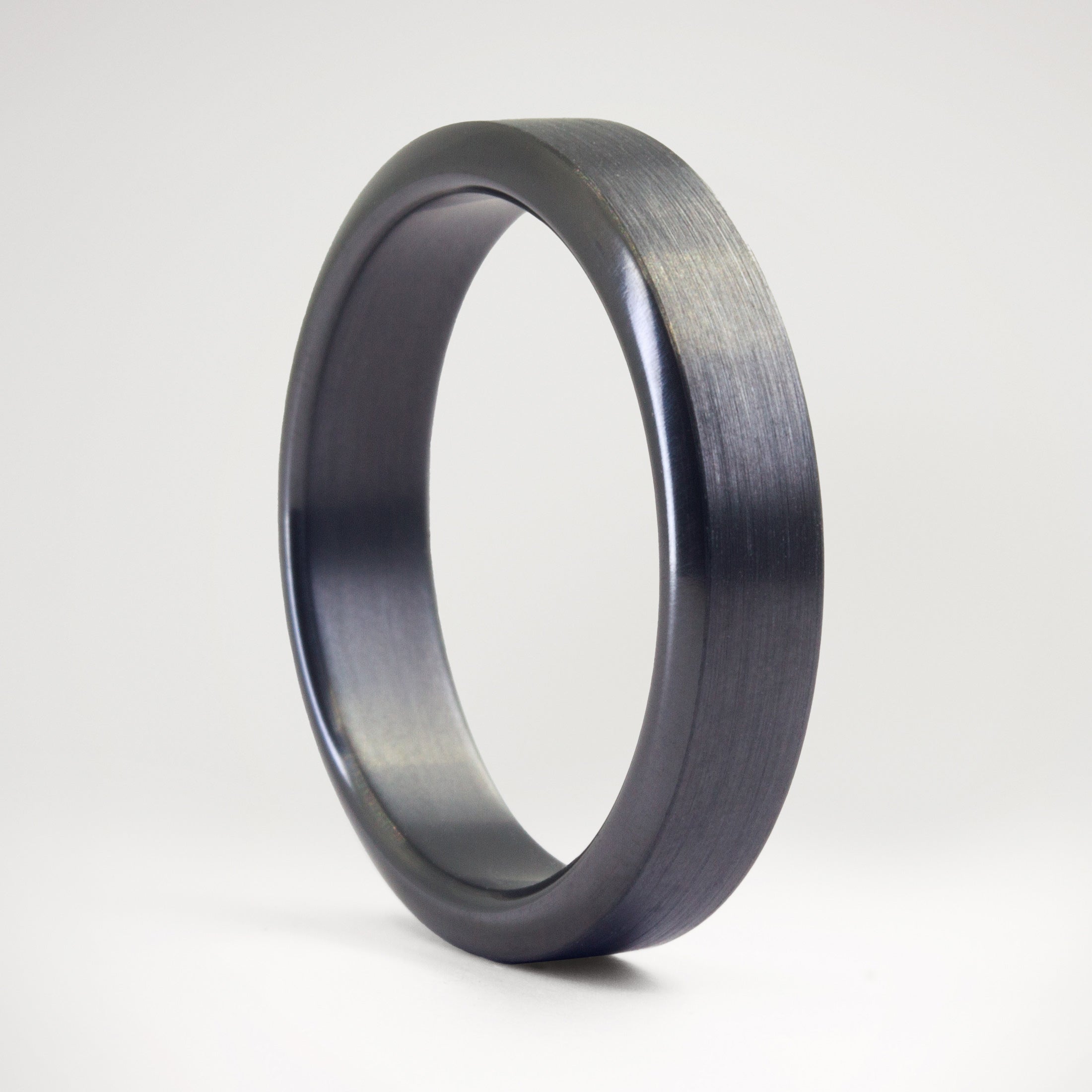 Anillo zirconio cepillado