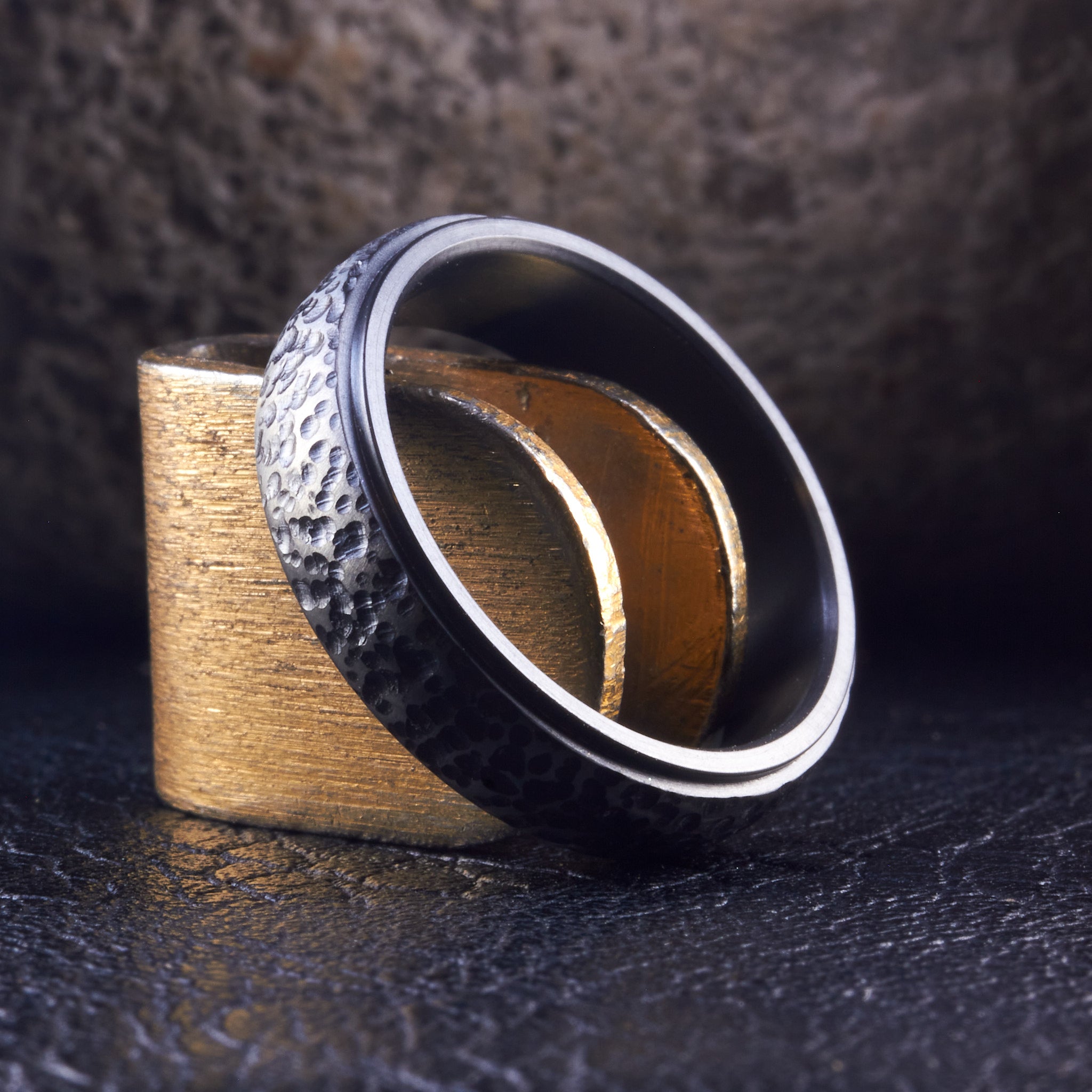 Anillo lunar zirconio negro