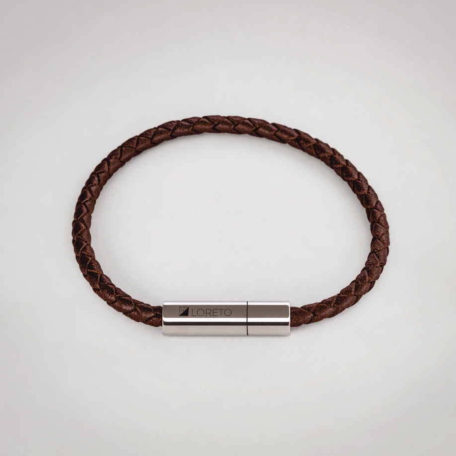 Pulsera trenza simple de cuero marrón 100% argentino y titanio