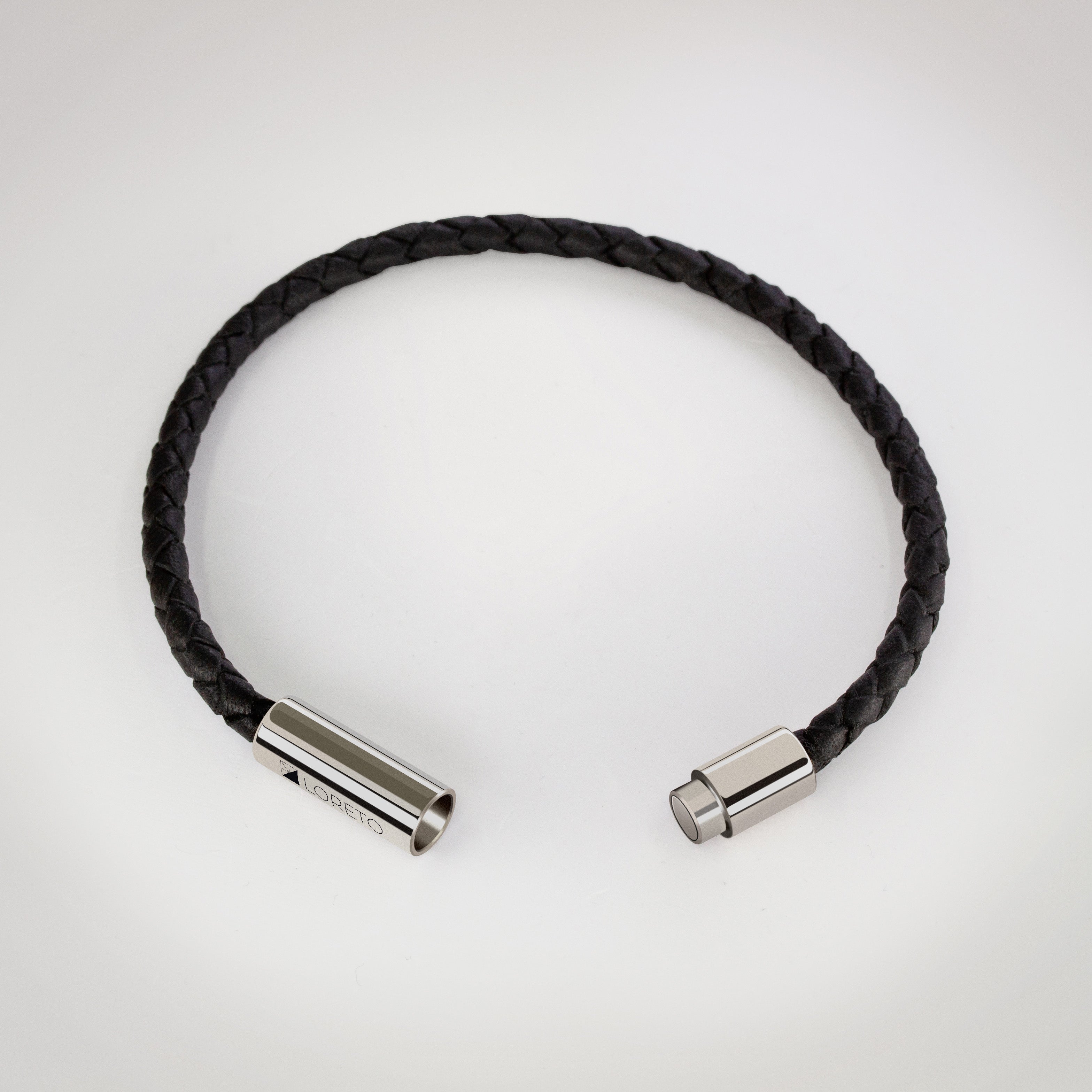 Pulsera trenza simple de cuero negro 100% argentino y titanio