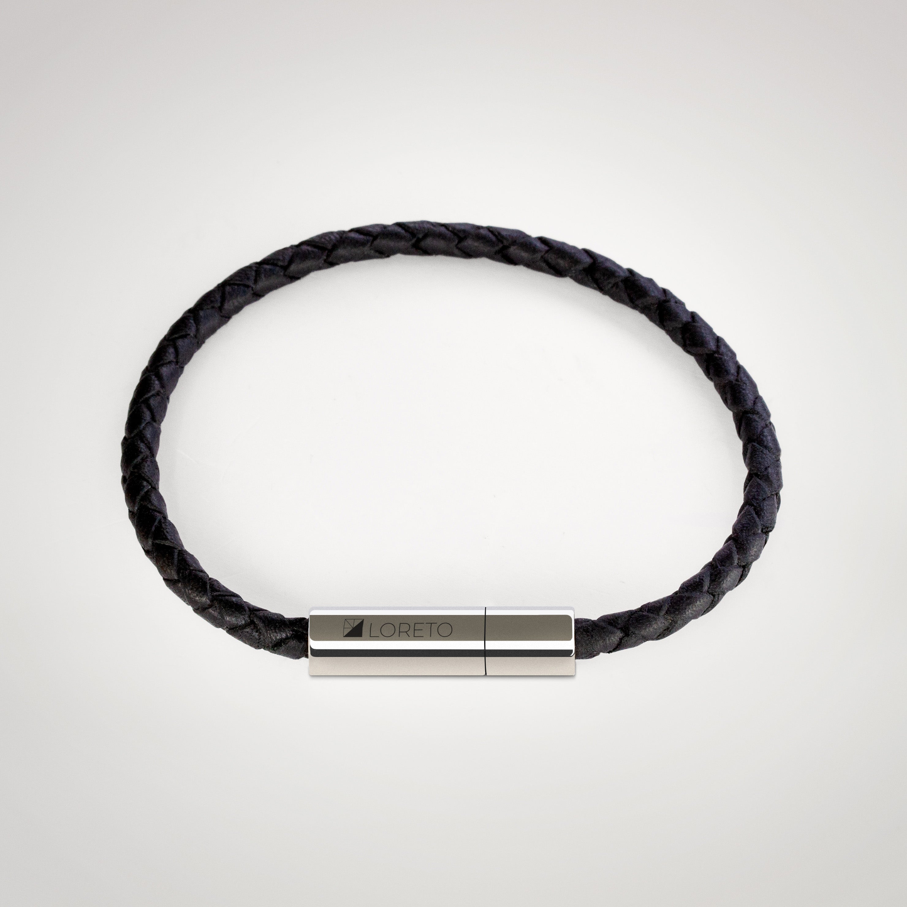 Pulsera trenza simple de cuero negro 100% argentino y titanio
