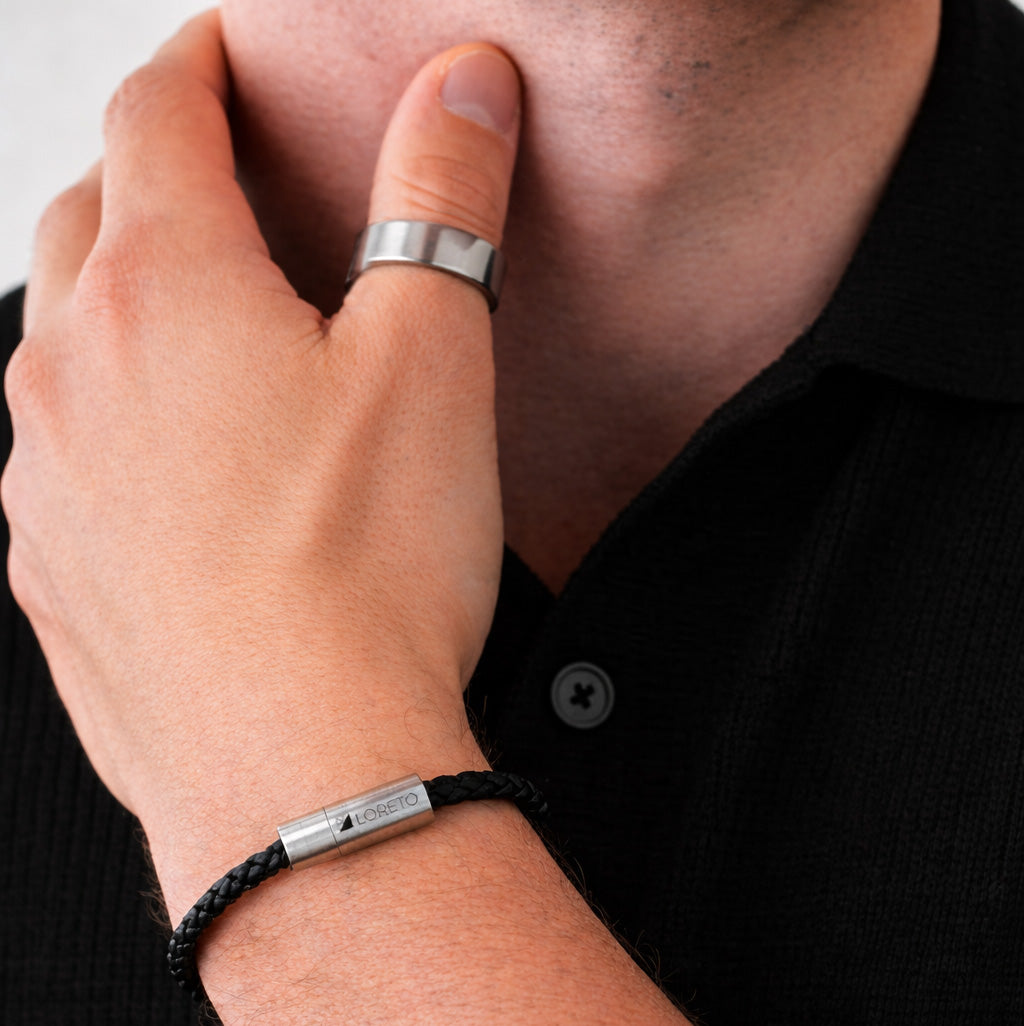Pulsera trenza simple de cuero negro 100% argentino y titanio