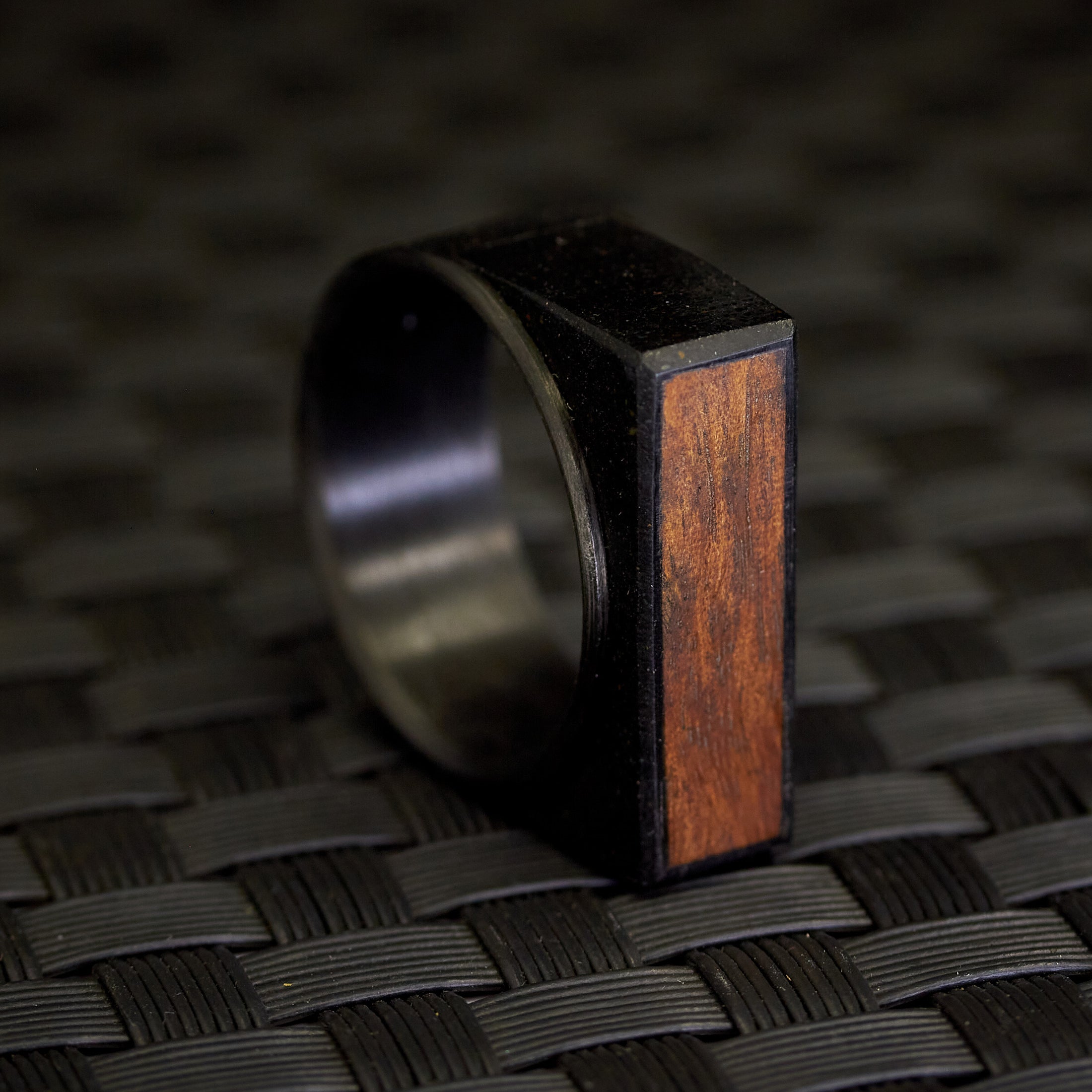 ANILLO MIES EUCALIPTO CARBONO