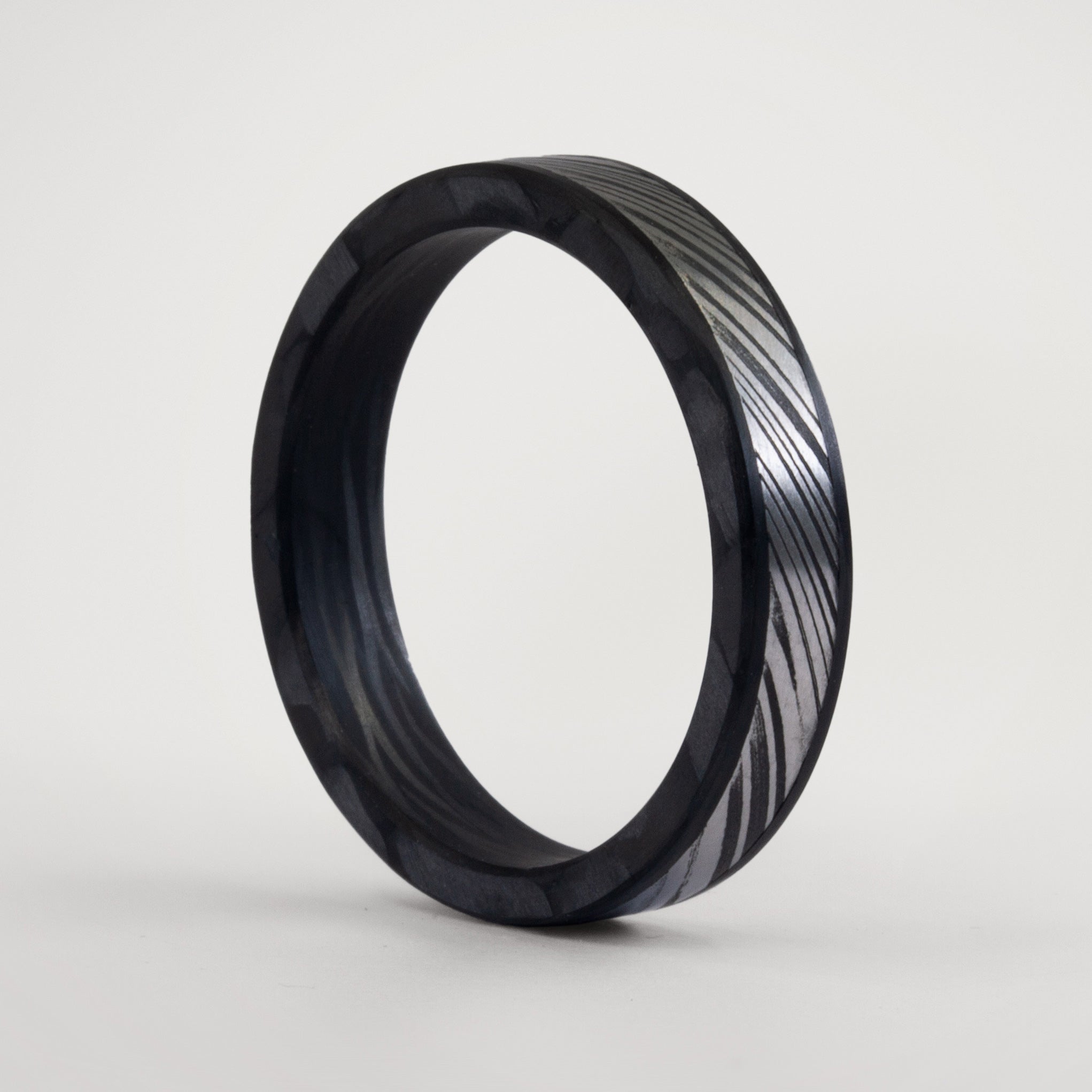 Anillo parallels carbon waves y acero damasco